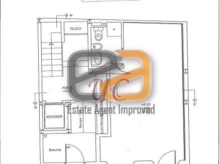 Plza. Mariana Pineda, junto edificio rehabilita en su totalidad