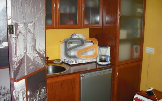 Despacho con 4 puestos de trabajo C/ Navas