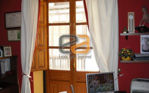 Despacho con 4 puestos de trabajo C/ Navas